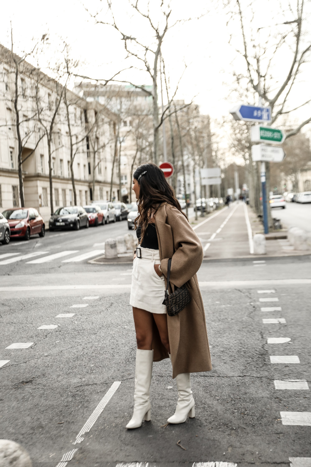 Blog Mode Jupe Velours Côtelé Manteau Camel Oversize Bottes Blanches 0