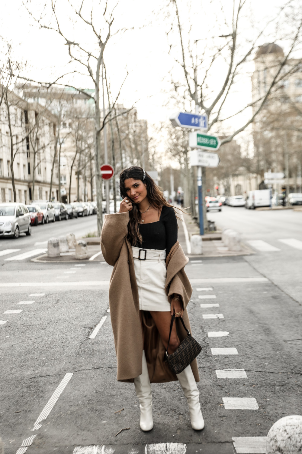 Blog Mode Jupe Velours Côtelé Manteau Camel Oversize Bottes Blanches 3