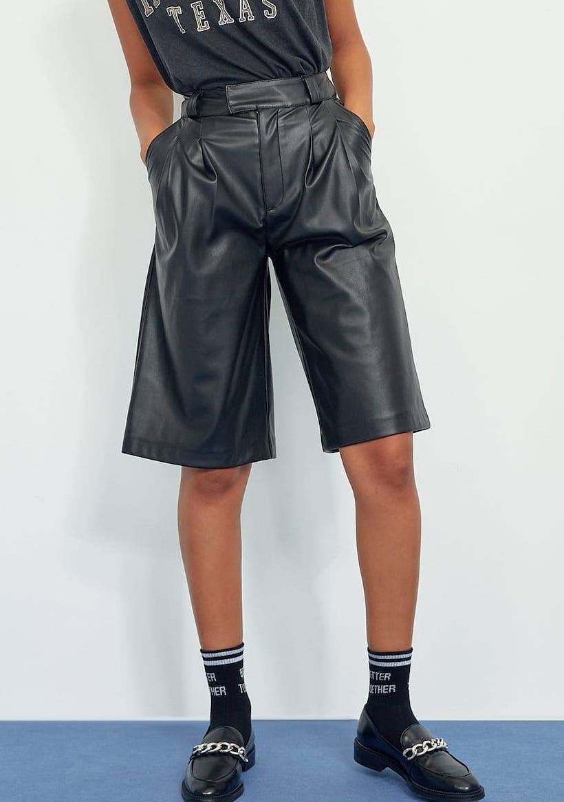 Junesixtyfive Fashion Blog Mode Tendance Automne Hiver 2020 Selection Stradivarius Bermuda Simili Cuir Noir Short