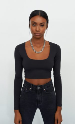 Junesixtyfive Fashion Blog Mode Tendance Automne Hiver 2020 Selection Stradivarius Tee Shirt Court Crop Top Col Carre Noir Manches Longues