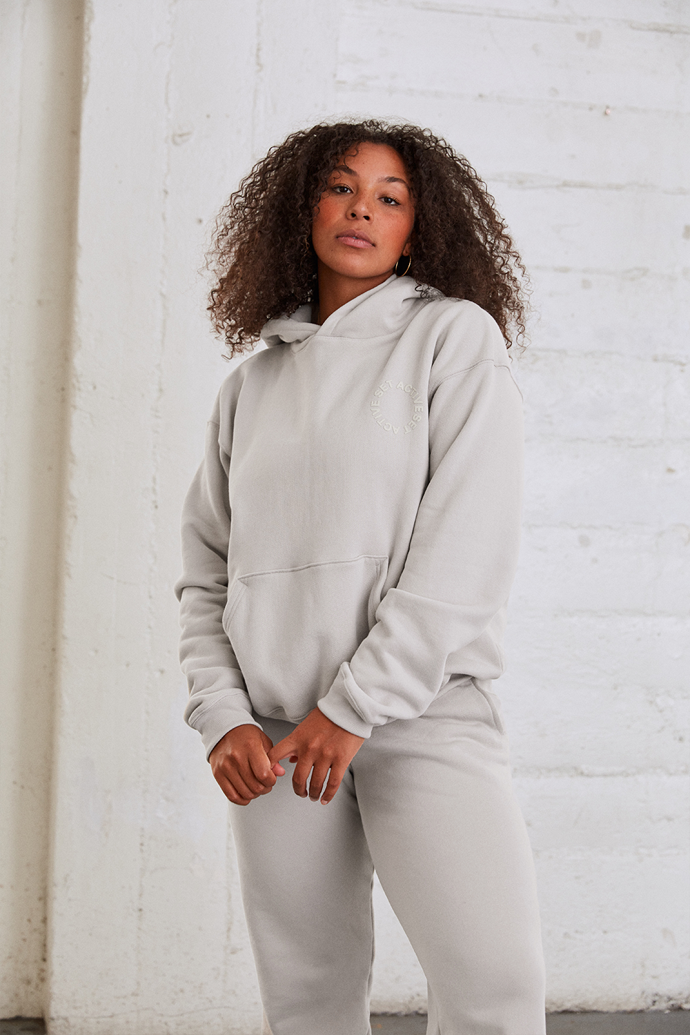 Set Active Tendance Automne Hiver 2020 Fashion Blog Mode Junesixtyfive Loungewear Sweat Hoodie Jogging Gris