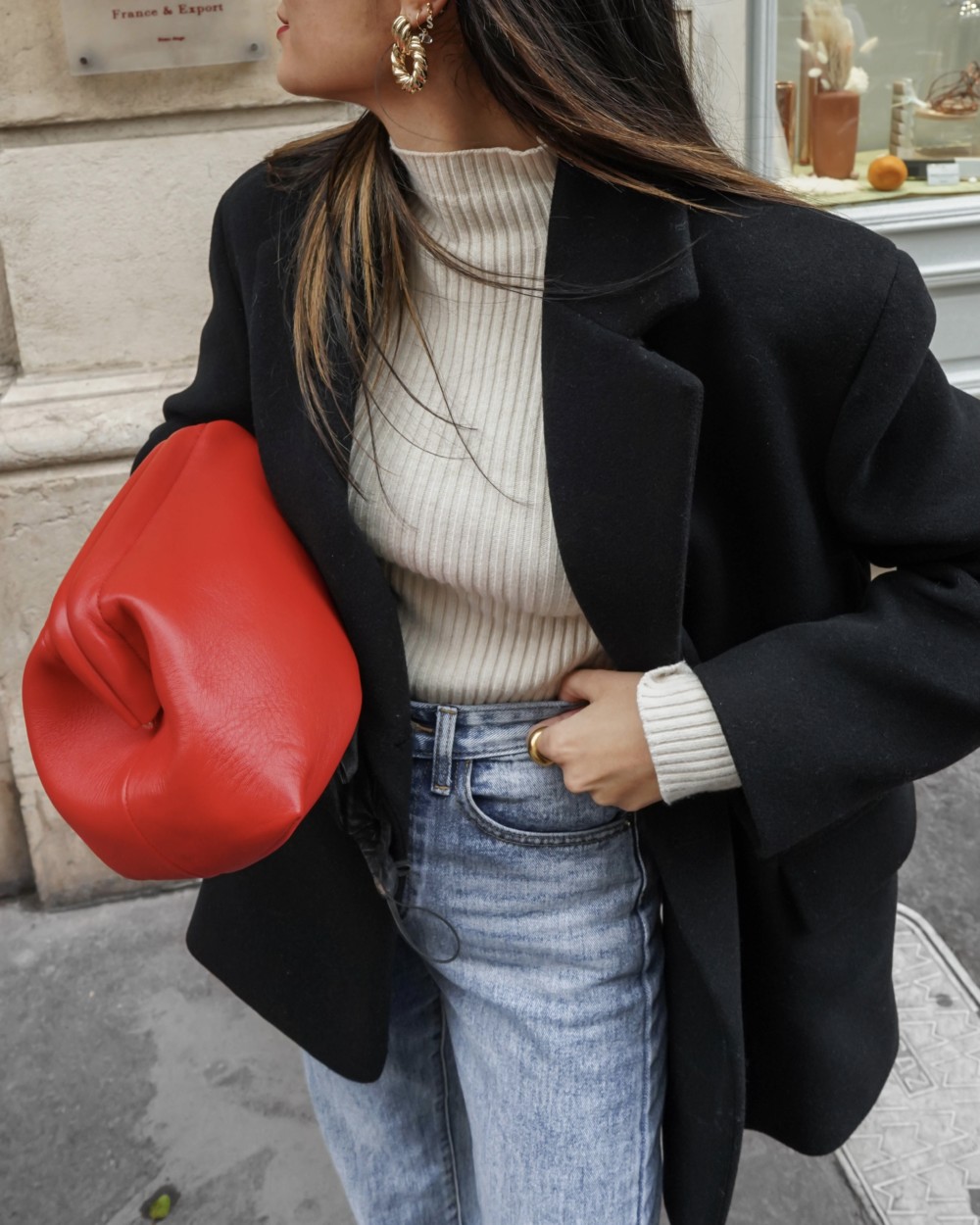 Blog Mode Idée De Look Hiver Manteau Court Blazer Talons Compensés Pas Cher Pochette Pouch Rouge Cos Jean Fendu En Bas 8