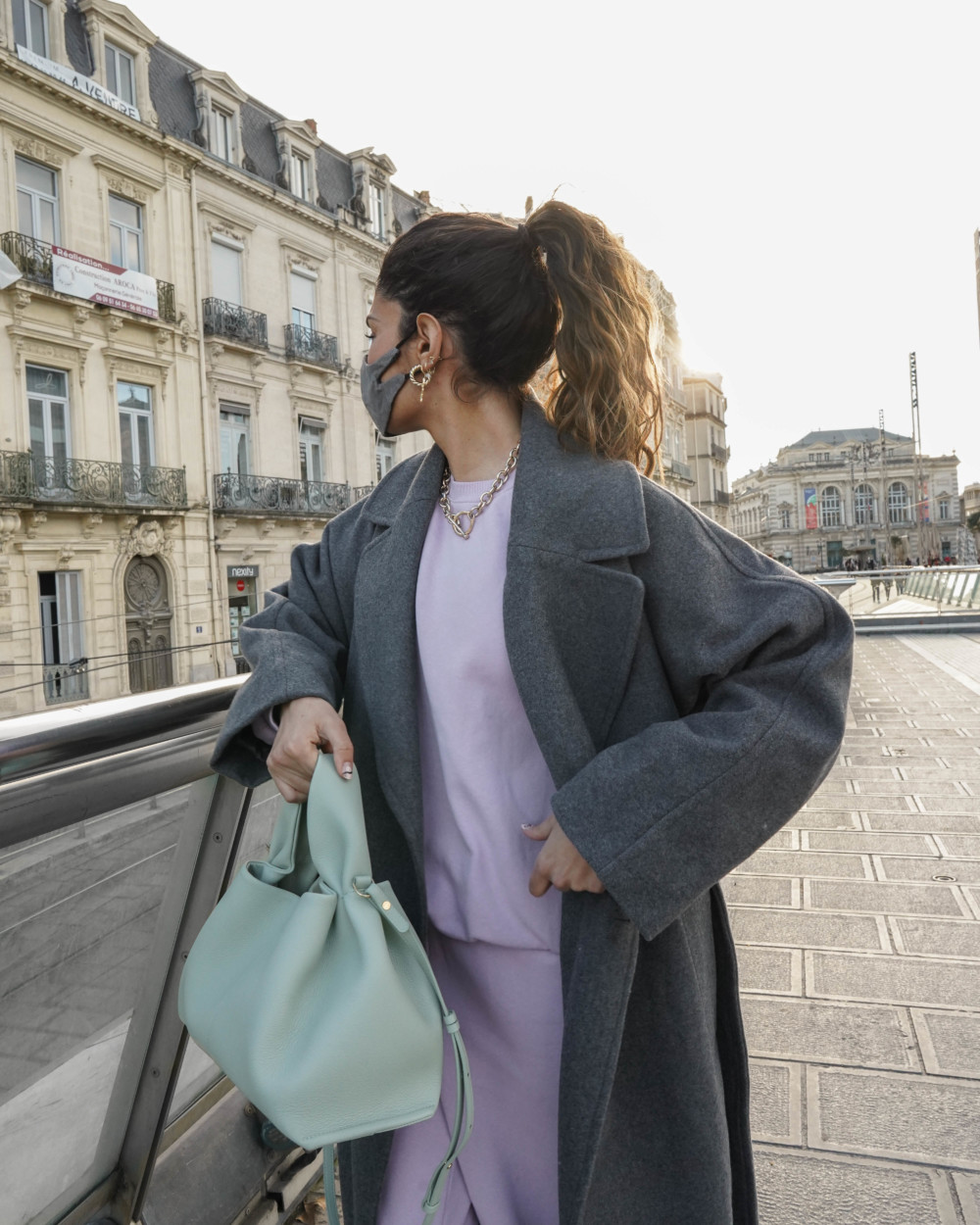 Blog Mode Look Jogging Mauve Hiver Tenue Décontractée Baskets Loungewear Ensemble Survet Coloré Sac Polene Numero Neuf 9 Streetstyle 3